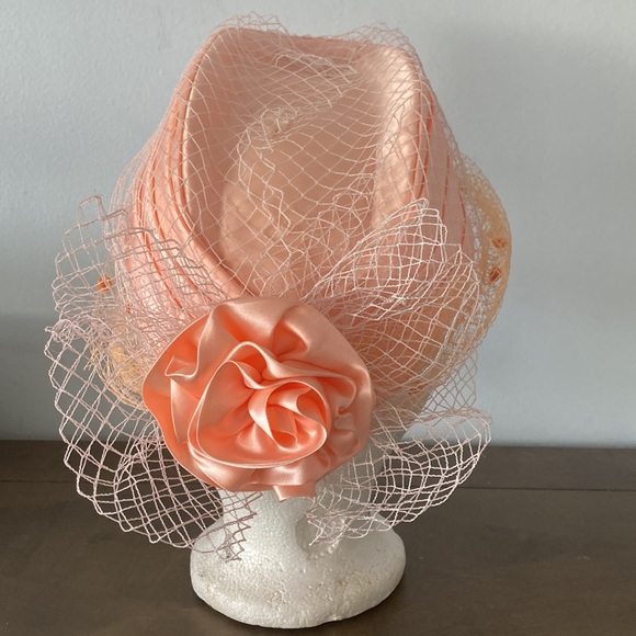 Vintage peach hat with veil - Picture 10 of 13